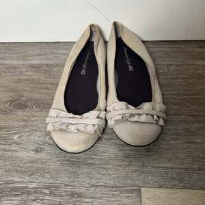 American Eagle Outfitters Women's Beige Slip-On Ballet Flats Size 9W